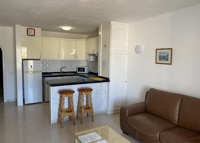 Lovely 1 Bed 15a2, Victoria Court 1, Cristianos, Tenerife Lägenhet *