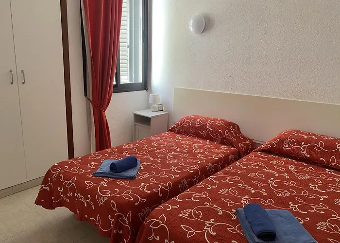 Lovely 1 Bed 15a2, Victoria Court 1, Cristianos, Tenerife * Los Cristianos (Tenerife)